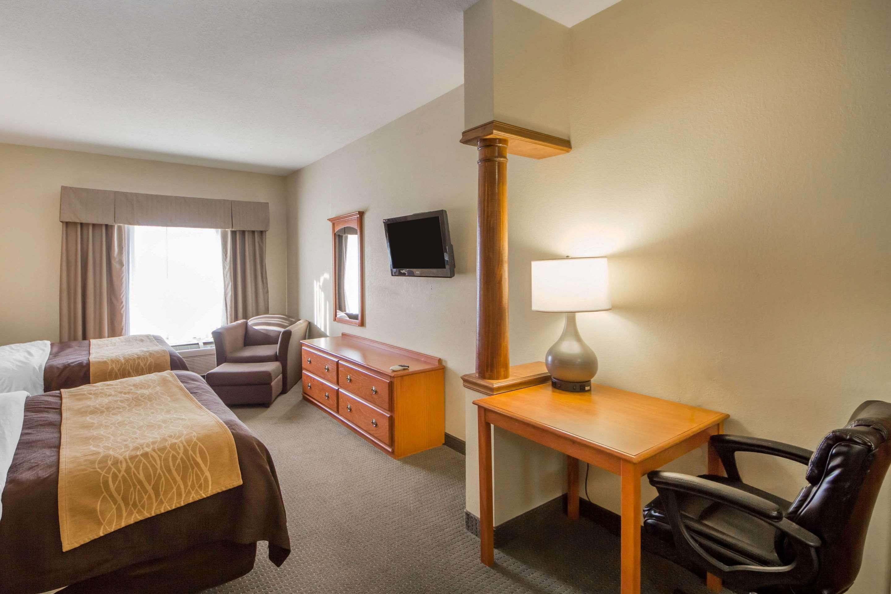 Quality Inn & Suites Midamerica Industrial Park Area Pryor Creek Exterior photo