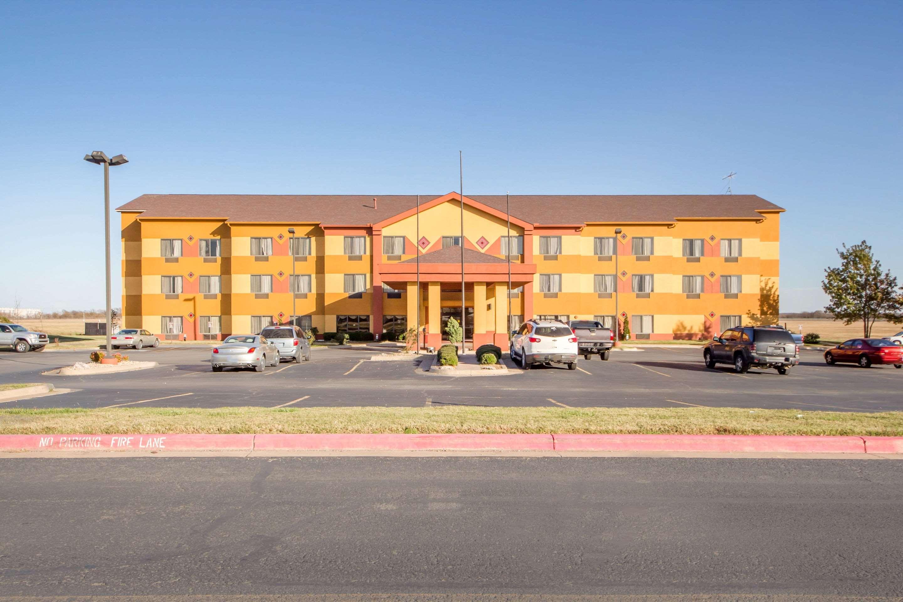 Quality Inn & Suites Midamerica Industrial Park Area Pryor Creek Exterior photo