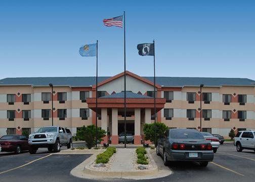 Quality Inn & Suites Midamerica Industrial Park Area Pryor Creek Exterior photo