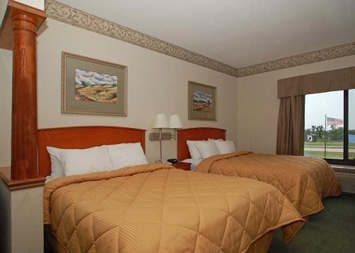 Quality Inn & Suites Midamerica Industrial Park Area Pryor Creek Room photo